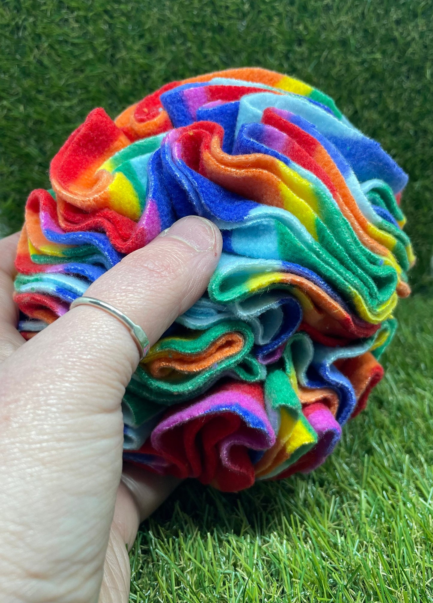 Snuffle ball rainbow, 6 inch size