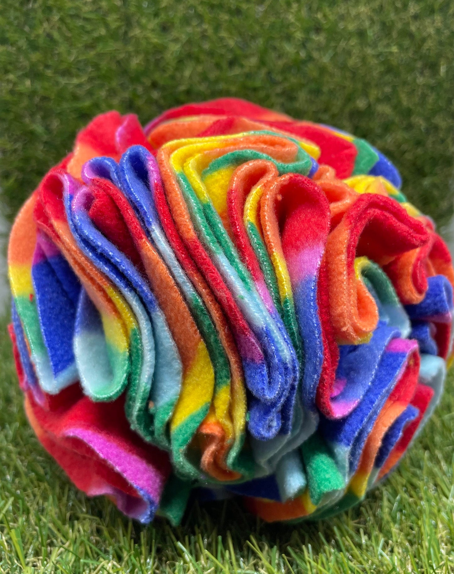 Snuffle ball rainbow, 6 inch size